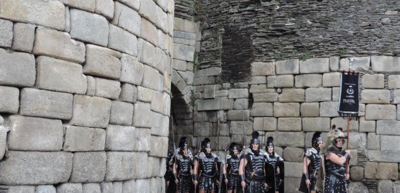 Garda Pretoriana saíndo pola muralla de Lugo