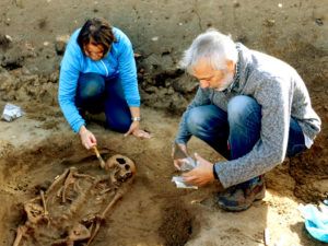 Esqueleto dunha moza, Cornelia, atopado na Lanzada, que podería ser do século I D.C. / DEPO