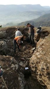 Escavación nas trincheiras da Fronte Basca no monte de San Pedro, en Amurrio / Xurxo Ayán